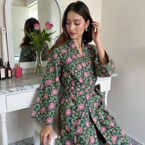 Kimono de Invierno para Mujer, Talla Grande, Transpirable, de Algodón 100%, Suave, con Diseño de Flores Refinadas, Arte Artesanal Atemporal y Serenidad - Product Image 1