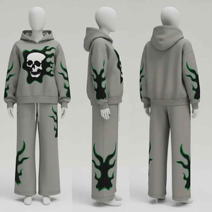 Conjunto de chándal de moda para niños con estampado de calavera y llamas, sudadera con capucha oversize gris y pantalones de pierna ancha, atuendo de streetwear. - Product Image 1