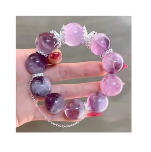 Artistic Vintage Women's Resin Charm <b>Bracelet</b> with Unique Decorative Appeal Fashion Jewelry for Party and Gifting - Product Image 1