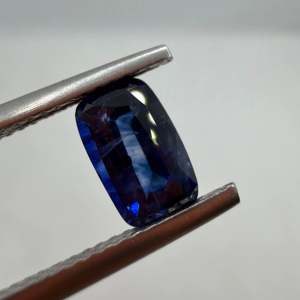 Saphir bleu naturel AAA, taille baguette conique, 1,52 carat, feu bleu de Ceylan SRI LANKA, sans trou pour la fabrication de bijoux - Product Image 1