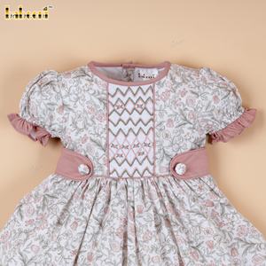 DR4522 – เดรสแขนพองลายดอกไม้พร้อมดีเทลผ้าปิเก้สีชมพู - Product Image 2