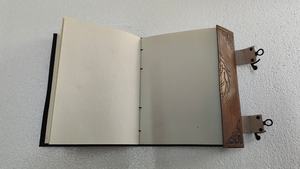 Diario de Cuero Grabado a Mano con Motivo Ecuestre, Cubierta Marrón Vintage, Cuaderno de Papel Hecho a Mano con Cierre de Correa - Product Image 5