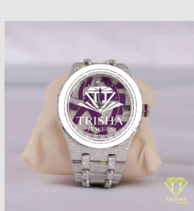 Exclusivo Reloj con Esfera Morada y Diamantes Moissanite, con Piedras VVS Engastadas a Mano y Acabado en Oro Blanco - Product Image 1