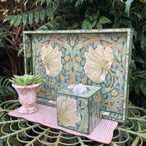 Bandeja de Servir con Diseño Floral Único Multicolor, Bandeja de Madera de Olivo y Acacia, Bandeja Redonda Decorativa, Bandeja Redonda de Madera - Product Image 1