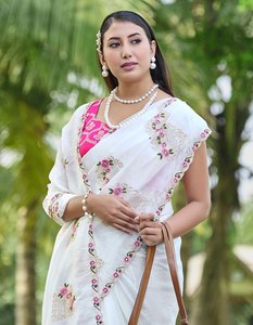 Sari en soie pure tendance avec broderie et bordure ajourée – Vêtement ethnique élégant pour femme - Product Image 2