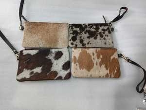 กระเป๋าใส่เหรียญลายสัตว์แบบซิปสำหรับผู้หญิง ยี่ห้ออินเดีย รับผลิตแบบ OEM/ODM ตกแต่งด้วยขนสัตว์และซับในโพลีเอสเตอร์ สำหรับใช้ในชีวิตประจำวัน - Product Image 2