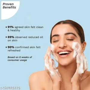 Gel Limpiador Facial de Niacinamida, Leche de Avena y Bayas - Product Image 3