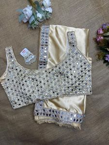 Sari de seda satinada con bordado de diseñador y trabajo de espejos reales, con pieza de blusa sin coser de seda satinada con trabajo de espejos reales. - Product Image 5