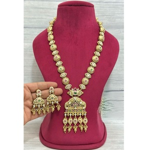 Magnifique collier Rajwadi en laiton plaqué or, inspiré de Sabyasachi, fait main, de qualité supérieure, orné de perles Kundan Polki, idéal pour les fêtes - Product Image 1