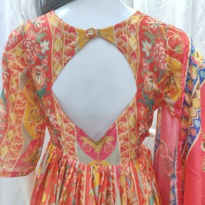 NUEVO ESTILO MODERNO, SALWAR KAMEEZ REVERSIBLE CON ESTAMPADO DIGITAL Y BORDADO, DUPATTA DE SEDA CHINON ACOMPANJADA DE FORRO, ESTILO FIESTA/BODA, PARA TODAS LAS TEMPORADAS - Product Image 5
