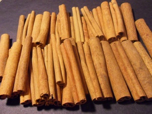 Best Price Cassia <b>Cinnamon</b> Sticks with oil content 2 to 4 percent natural whole dried spice ideal for wholesalers and importers - Product Image 4