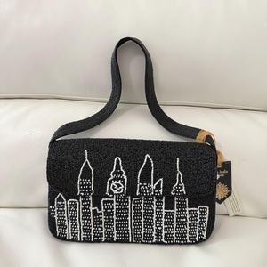 Sac à main rectangulaire brodé à la main avec motif de l'horizon urbain, artisanat textile - Product Image 1