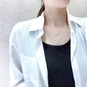 Collier en perles blanches australiennes plaqué or 18 carats de haute qualité, design tendance avec chaîne à fleurs légèrement complexe - Product Image 4