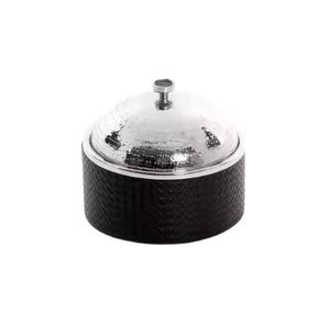 หม้อปรุงอาหารโลหะพร้อมฝาตอกทำจากหนังที่สะดุดตา - Product Image 1