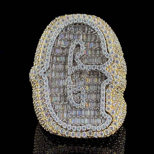 Anillo llamativo de moissanita en tono dorado, estilo Iced Out, joyería de lujo Hip Hop para hombre, regalo de moda urbana y estilo audaz. - Product Image 1