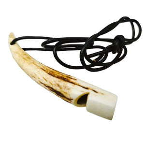 Sifflet d'entraînement pour animaux de compagnie en corne de buffle polie, durable, fait main, de haute qualité - Product Image 1