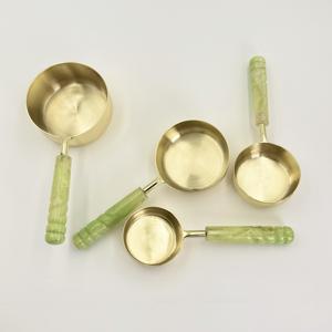 Cuillères doseuses en acier inoxydable avec manche en résine, tasses doseuses en acier inoxydable doré, cuillères doseuses, lot de 4 au meilleur prix - Product Image 4