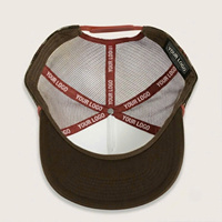 Casquettes de camionneur premium 6 panneaux, deux couleurs, forme structurée et visière incurvée avec maille et logo brodé personnalisé sur patch tissé