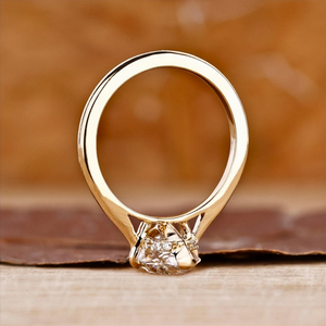 Anillo de Compromiso con Diamante Solitario Corte Marquesa, Oro Amarillo de 14K, Anillo de Boda Minimalista y Elegante, Unisex - Product Image 5