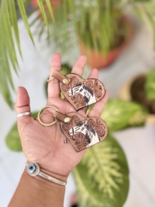 Nuevo Llavero de Cuero Hecho a Mano con Diseño de Cebra y Forma de Corazón, Pendientes de Llavero, Venta Caliente, Accesorio de Regalo Unisex - Product Image 3