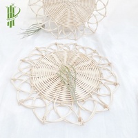 Napperon en rotin tissé, sous-verre en bois, assiettes de chargement rondes en forme de fleur, fournitures de décoration de mariage blanches et brunes