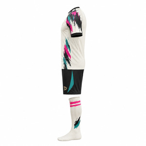 Uniformes de Fútbol Personalizados al por Mayor: Conjunto de Uniforme de Fútbol para Hombre en Poliéster Transpirable con Cuello en V y MOQ Bajo |   Jersey Deportivo de Verano OEM - Product Image 4