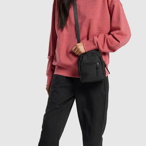 Sac bandoulière imperméable avec fermeture éclair sécurisée et options de personnalisation du logo - Product Image 4