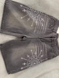 Shorts en jean pour hommes, style streetwear, personnalisés, délavés vintage, avec strass, par un fabricant de denim - Product Image 6