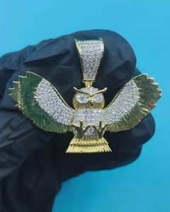 Colgante de Búho Volador de Plata 925 Bañado en Oro con Moissanita VVS Personalizada, Colgante de Pájaro Iced Out, Joyería HipHop, Pasa el Test de Diamantes - Product Image 1