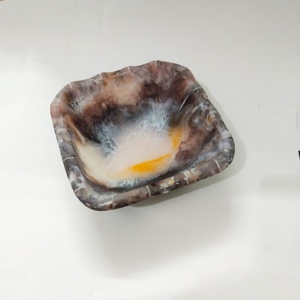 Bol à salade et à fruits en résine polie artisanale de qualité supérieure, écologique, durable, design marbré blanc et noir, pour fêtes et buffets - Product Image 3