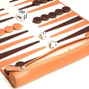 Plateau de jeu de backgammon en cuir avec dés, ensemble de voyage portable, design minimaliste, couleur orange et marron, durable pour adultes - Product Image 2