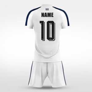 ชุดเสื้อฟุตบอลพร้อมกางเกงขาสั้น ชุดยูนิฟอร์มฟุตบอลแบบกำหนดเอง ชุดกีฬา ชุดทีมพิมพ์ลาย ระบายอากาศได้ดี แห้งเร็ว พิมพ์ลายดิจิตอล 100% - Product Image 2