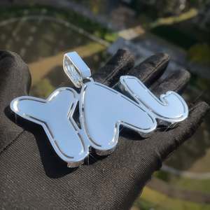 จี้เพชรโมอิสซาไนต์ชุบโรเดียมเงินแท้ 925 แบบฮิปฮอป ผ่านการทดสอบเพชร  สองสี  พร้อมสลักชื่อตามสั่ง สำหรับเครื่องประดับหรูหราที่ได้รับการรับรอง - Product Image 5