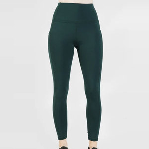Leggings de sport pour femmes à motif uni, séchage rapide, taille haute, dos en V, effet froncé aux fesses – Vêtements de sport très demandés du fabricant - Product Image 1