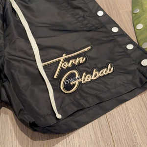 ชุดเซ็ตเสื้อฮู้ดกันลมและกางเกงขาสั้น 2 ชิ้น สีพื้น ไซส์ใหญ่พิเศษสำหรับผู้ชาย ปี 2026  ผ้าฝ้ายออร์แกนิค สไตล์สตรีทแวร์ - Product Image 2