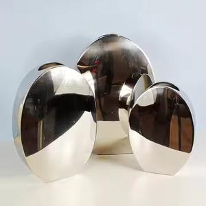 Vases à fleurs en métal de décoration moderne haut de gamme pour une présentation florale élégante - Product Image 3