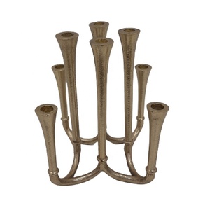 Bougeoir décoratif en aluminium doré, chandelier pour le sol, avec huit bougies décoratives, fait à la main, personnalisé, pour décoration de noël - Product Image 1