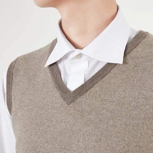 Suéter con Capucha Estándar para Hombre, Marca KATBROS INDUSTRIES, Cuello en V, Color Negro, Antipilling, Logotipo Frontal, ODM, Poliéster/Algodón - Product Image 5