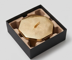 Boîte à épices hexagonale en métal haut de gamme avec couvercle sculpté, support de rangement oriental fait main pour la cuisine - Product Image 6