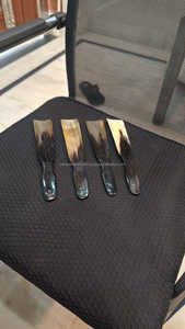 ฮอร์นรองเท้าหนังวัวควายโมราขัดเงา25ซม. สีดำและสีขาวสไตล์ธรรมชาติ - Product Image 3