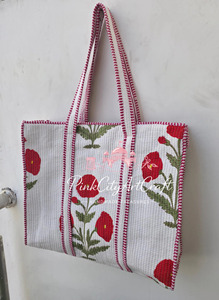 Bolso Tote de Algodón Acolchado con Estampado Floral Indio Hecho a Mano de Alta Calidad, con Motivo de Amapola Roja, Cierre Abierto y Ribete a Rayas - Product Image 5