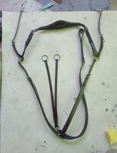 Placa de pecho de cuero de 5 puntos de alta resistencia más vendida para una mejor seguridad y equilibrio del sillín, disponible a precio de fábrica - Product Image 1