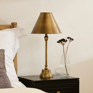 Lampe de table en métal Regal Spire avec abat-jour conique en fer, base sur pied robuste, éclairage d'ambiance chaleureux pour intérieurs élégants - Product Image 2