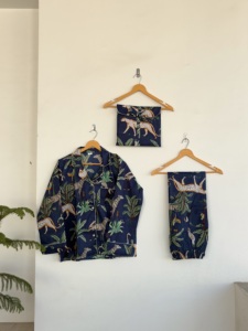 Conjunto de Pijama de Manga Larga con Estampado Tropical Floral para Mujer, Cuello Camisero, 100% Algodón Tejido, Casual, Verano, Suave, con Botones - Product Image 1