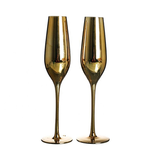 Gobelets à Martini en métal plaqué or populaires avec un design exquis, pour la maison, utilisation comme verrerie de bar, verres à vin rouge faits à la main - Product Image 2
