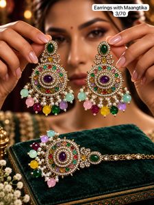 Boucles d'oreilles pendantes ethniques en laiton doré style Dhokra, bijoux perlés en forme de fleur, ensemble Maangtika pour fêtes et mariages - Product Image 2