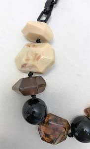 Collier tendance pour femme, effet marbre unique, bijou élégant, accessoire de mode haut de gamme en résine artistique - Product Image 6