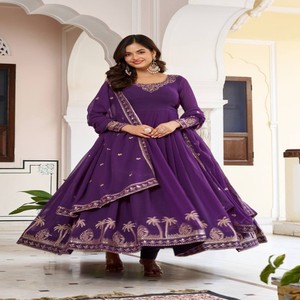 VASTRA COTTAGE Lehenga de Georgette Sintética de Diseño con Gran Vuelo, Choli Bordado y Dupatta con Lentejuelas, Elegante Atuendo de Boda - Product Image 1