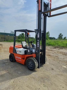 รถยกเฮลิคอปเตอร์มือสอง 3.5 ตัน สำหรับใช้งานนอกพื้นที่ ใช้เครื่องยนต์เบนซิน ยกสูง 3000 มม. แบบสองขั้น สำหรับใช้งานในฟาร์มและร้านค้าปลีก - Product Image 2