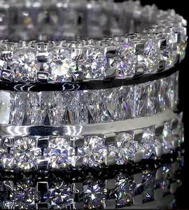 Anillo de mujer EX 17 Royal Diamond Eternity Band Infinite Spark, con diamantes cultivados en laboratorio, corte radiante, en oro blanco con baño de rodio. - Product Image 3